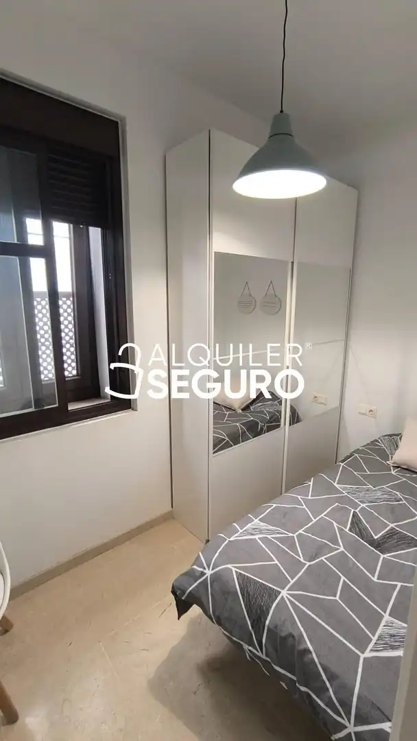 Habitación de Piso de alquiler en Sevilla con Aire acondicionado y Amueblado