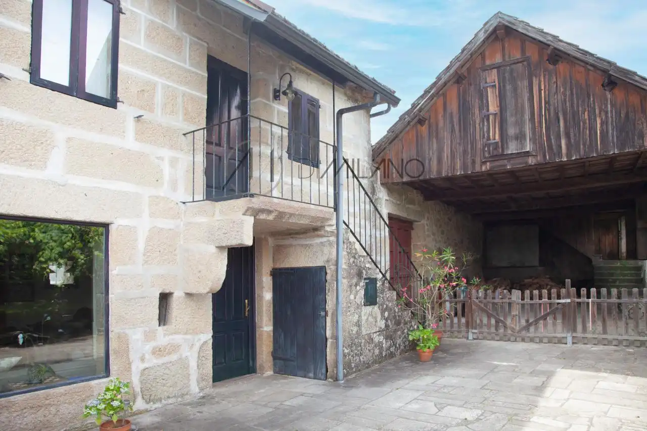 Vista exterior de Finca rústica en venda en Mondariz amb Calefacció, Jardí privat i Terrassa