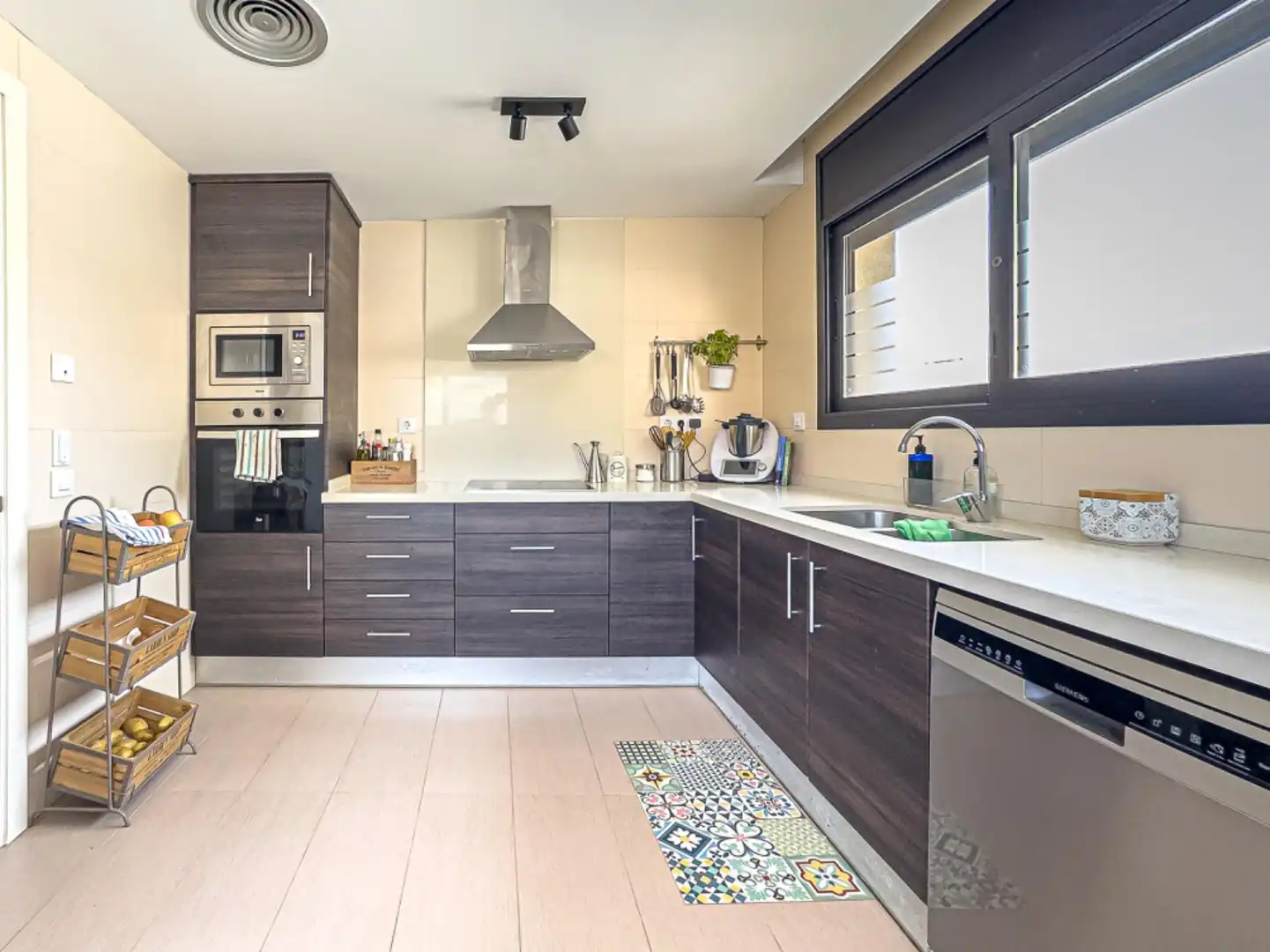 Cocina de Casa adosada en venta en Sant Pere de Ribes con Aire acondicionado, Calefacción y Parquet