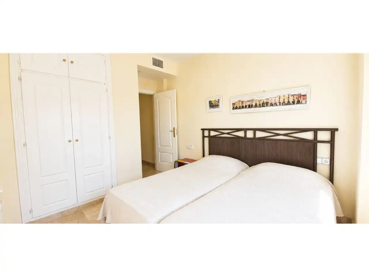 Schlafzimmer von Wohnung zum Verkauf in Manilva mit Klimaanlage, Terrasse und Möbliert