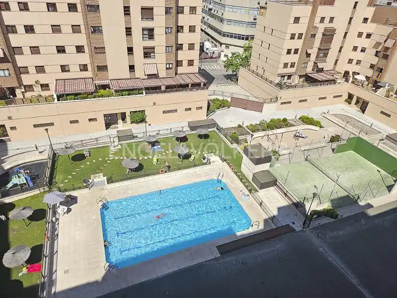 Schwimmbecken von Dachboden zur Miete in Madrid mit Klimaanlage, Heizung und Terrasse