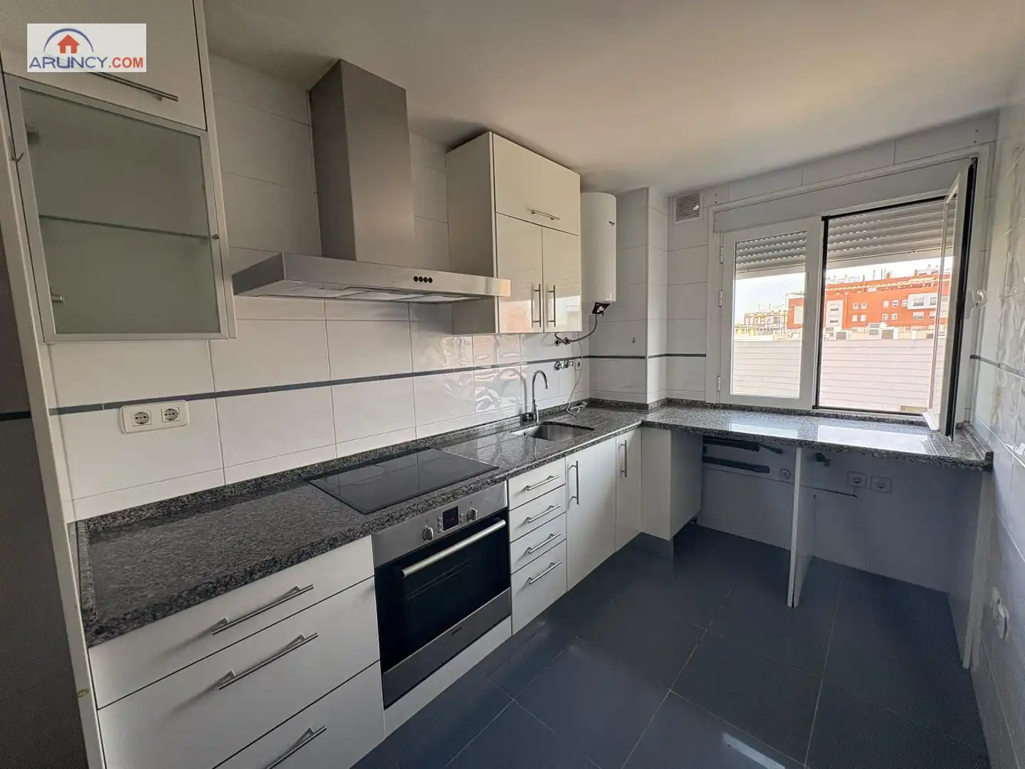 Flat with lift to rent in San Pablo - Santa Justa, imagen 2