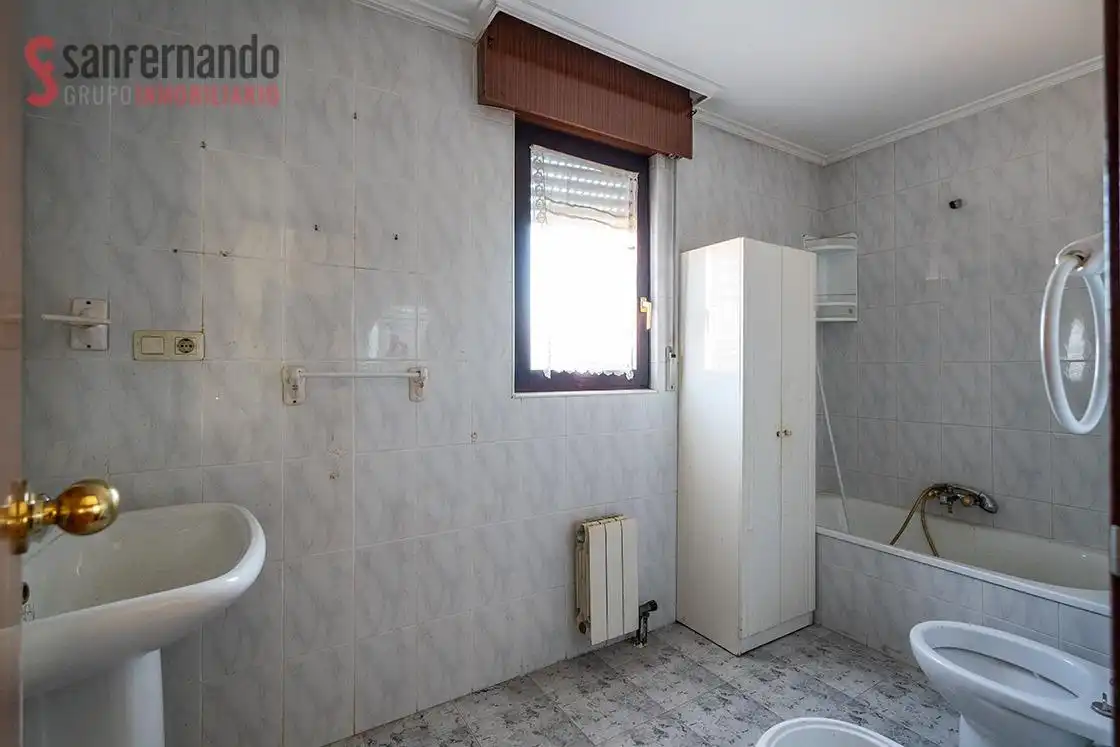 Badezimmer von Wohnung zum Verkauf in Cartes mit Heizung