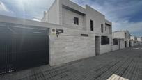 Exterior view of House or chalet for sale in Olías del Rey  with Swimming Pool