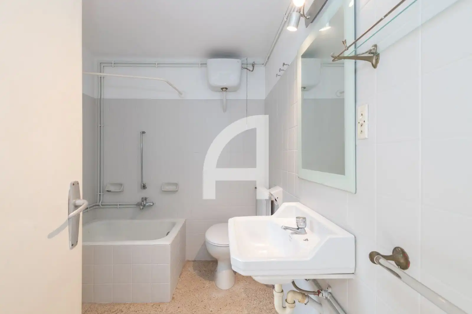 Badezimmer von Einfamilien-Reihenhaus zum Verkauf in La Bisbal d'Empordà mit Terrasse