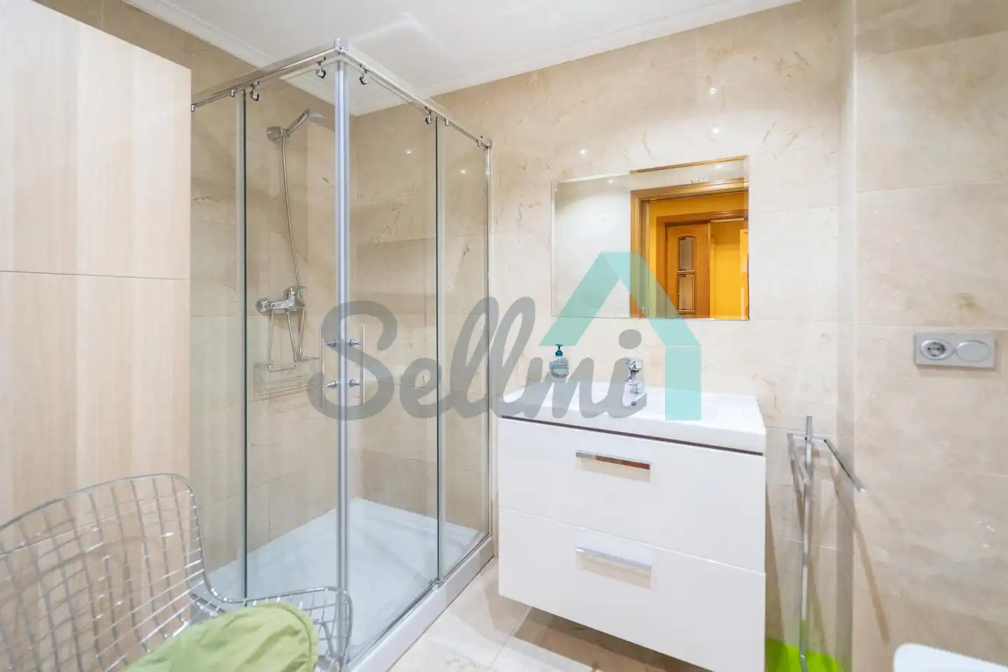 Bathroom of Flat for rent in Oviedo   with Heating, Parquet flooring and Terrace