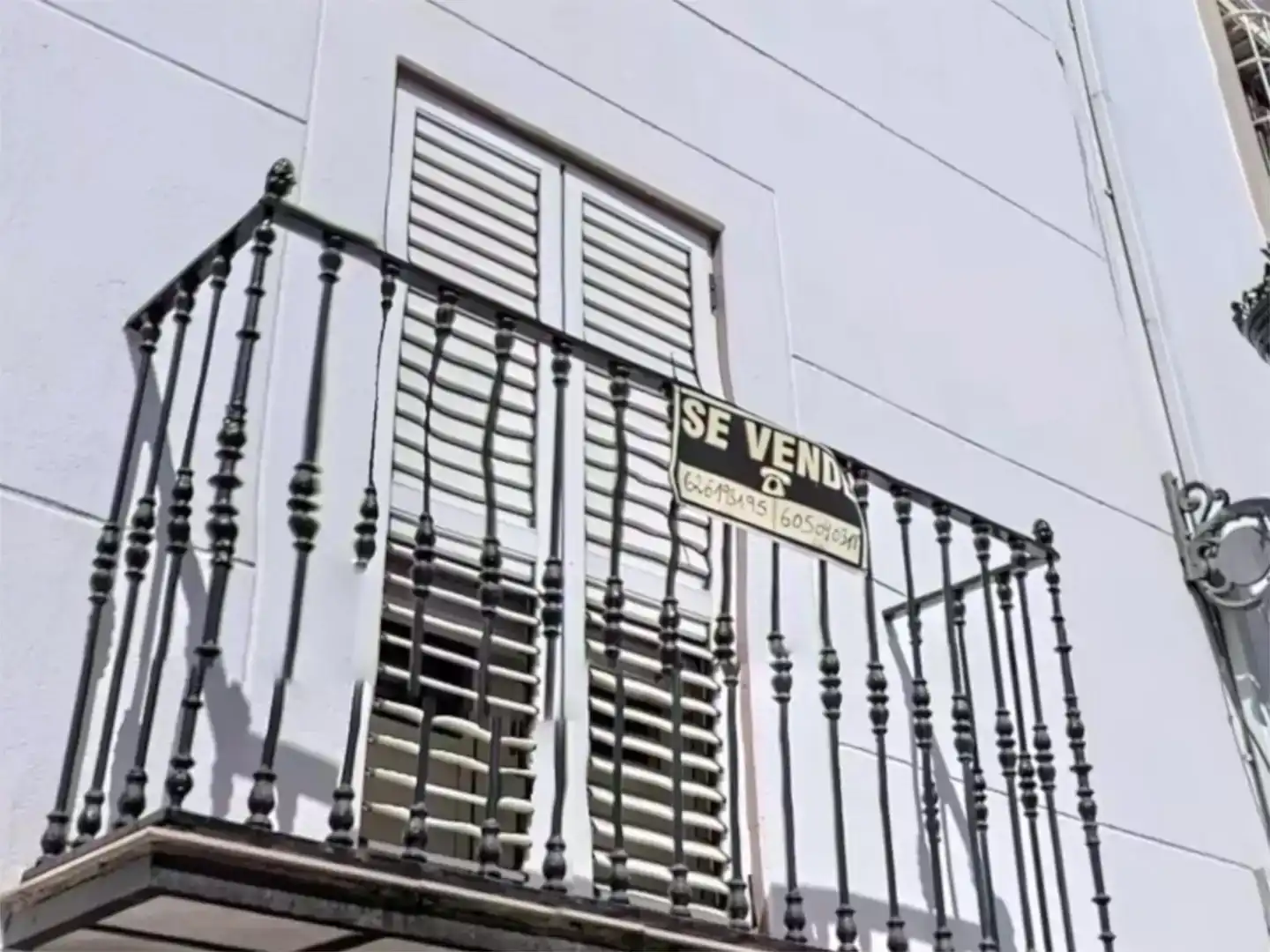 Vista exterior de Casa adosada en venda en Rus amb Balcó