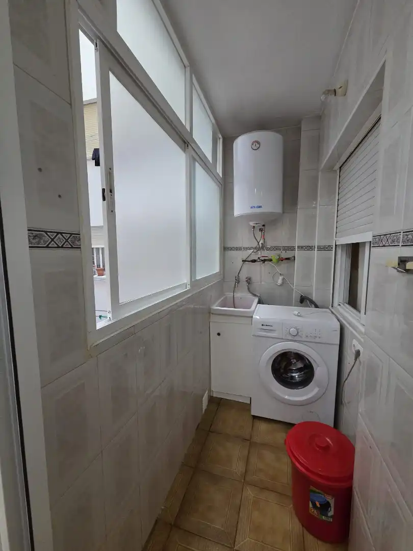 Bathroom of Flat for rent in Granada  with Furnished, Oven and Washing machine
