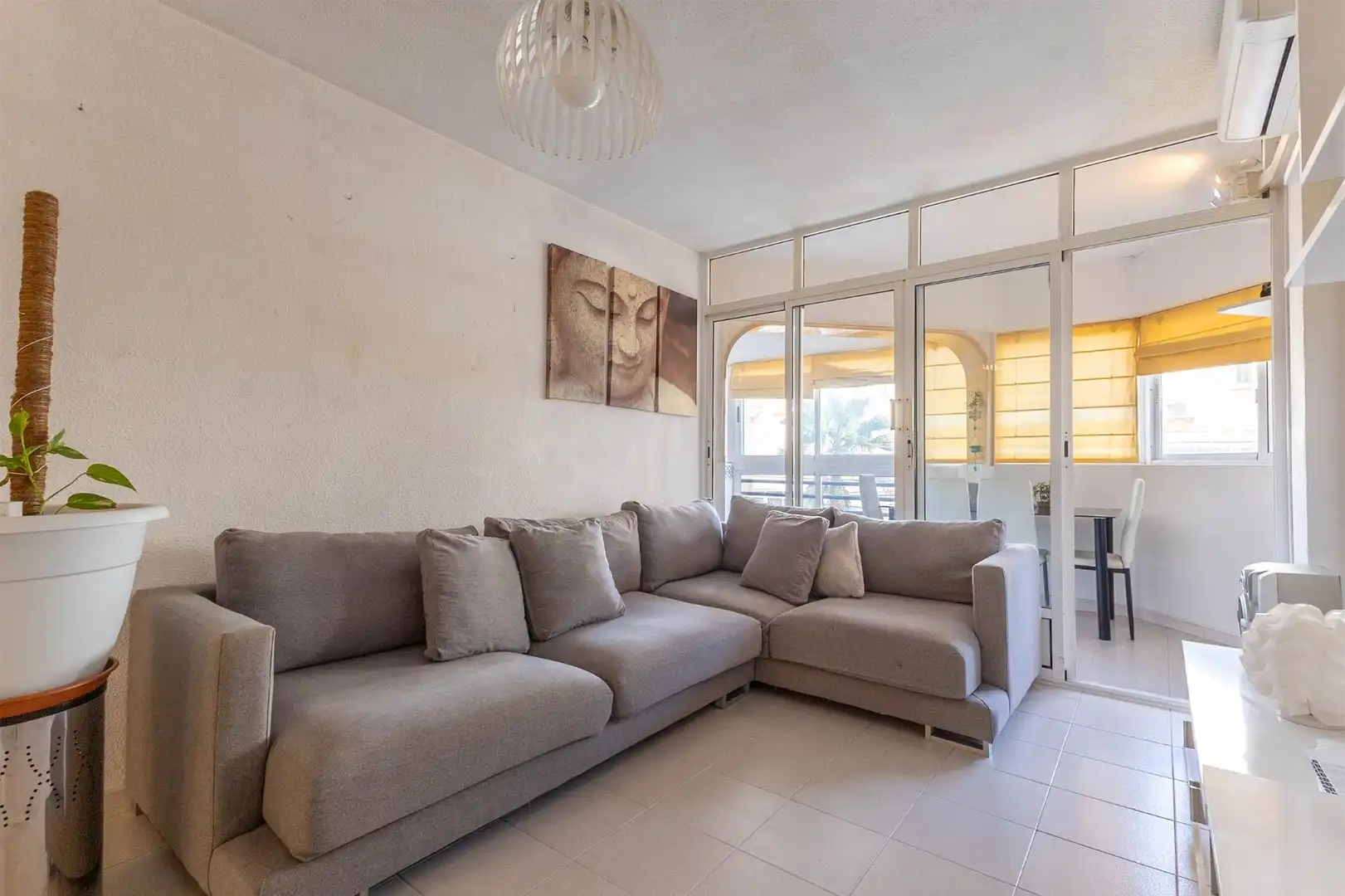 Sala d'estar de Apartament en venda en Torrevieja amb Terrassa, Balcó i Piscina comunitària