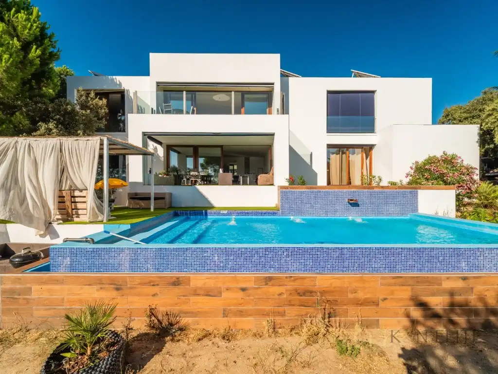 Detached house with pool for sale in Calle Castillo De Berlanga