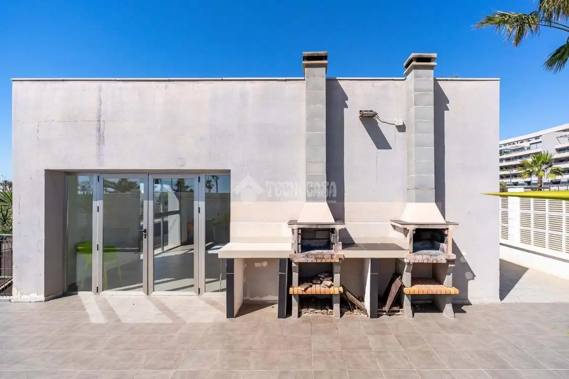 Terraza de Piso en venta en Roquetas de Mar con Aire acondicionado, Terraza y Amueblado