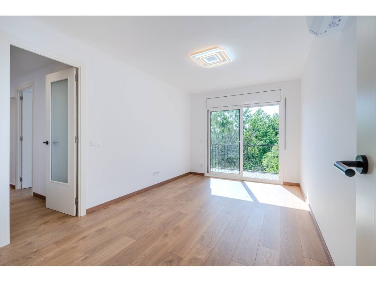 Dormitori de Pis en venda en Girona Capital amb Aire condicionat, Calefacció i Parquet
