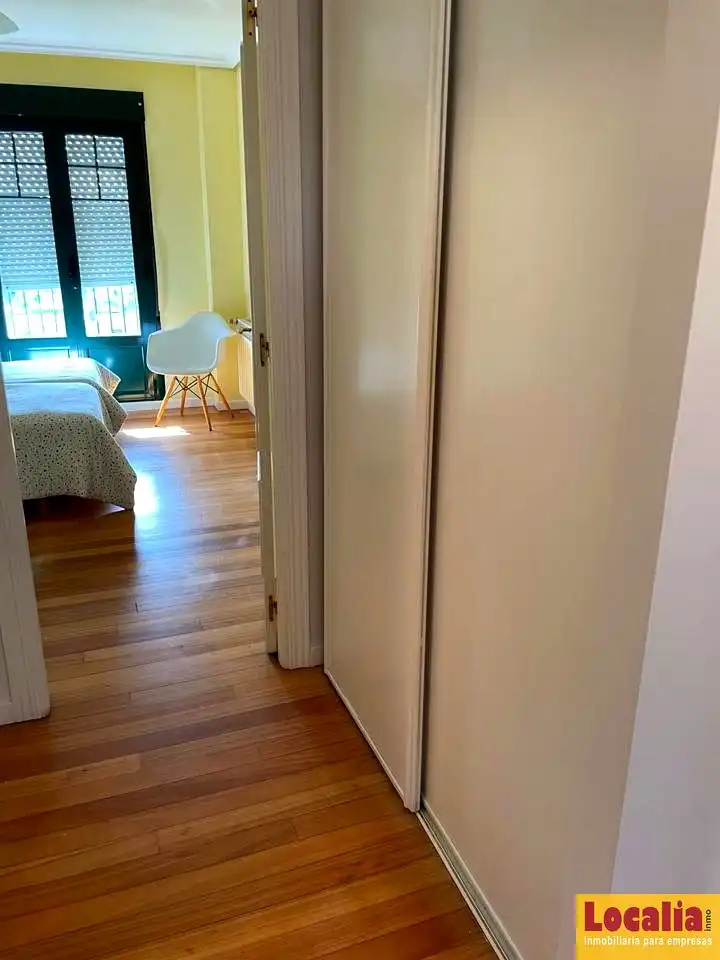 Piso en venta en Santander con Calefacción, Trastero y Amueblado