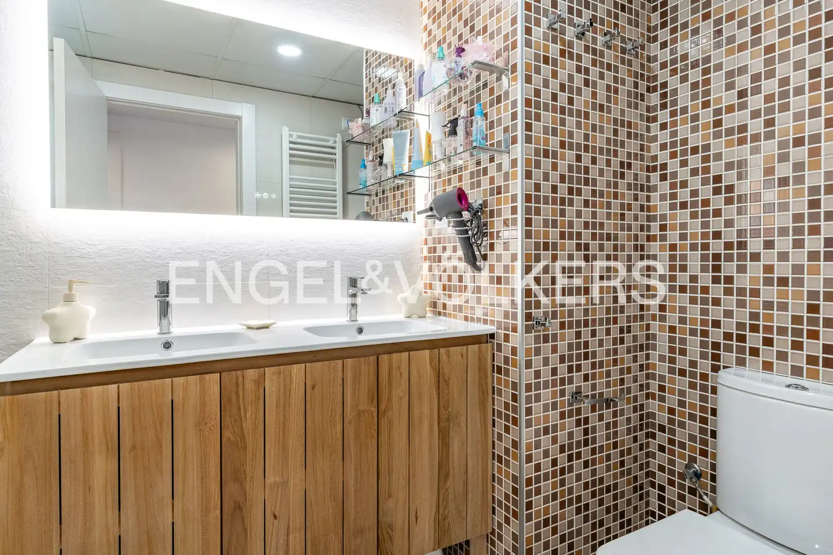 Bathroom of Flat for sale in Sant Adrià de Besòs  with Air Conditioner, Heating and Parquet flooring