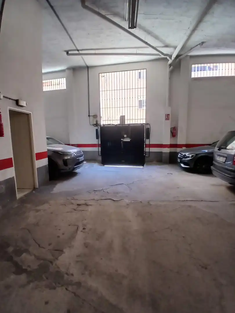 Parking de Piso de alquiler en Málaga con Aire acondicionado y Amueblado