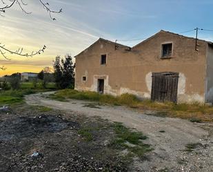 Vista exterior de Finca rústica en venda en Bellvís amb Jardí privat