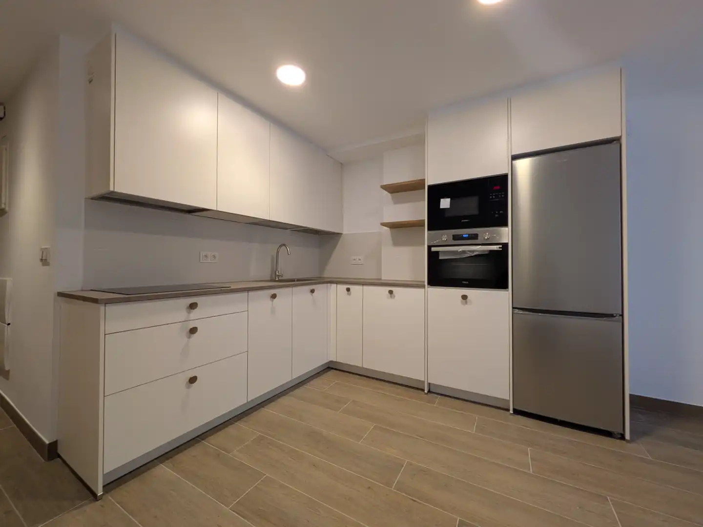 Cocina de Piso en venta en Errenteria con Horno, Lavadora y Microondas