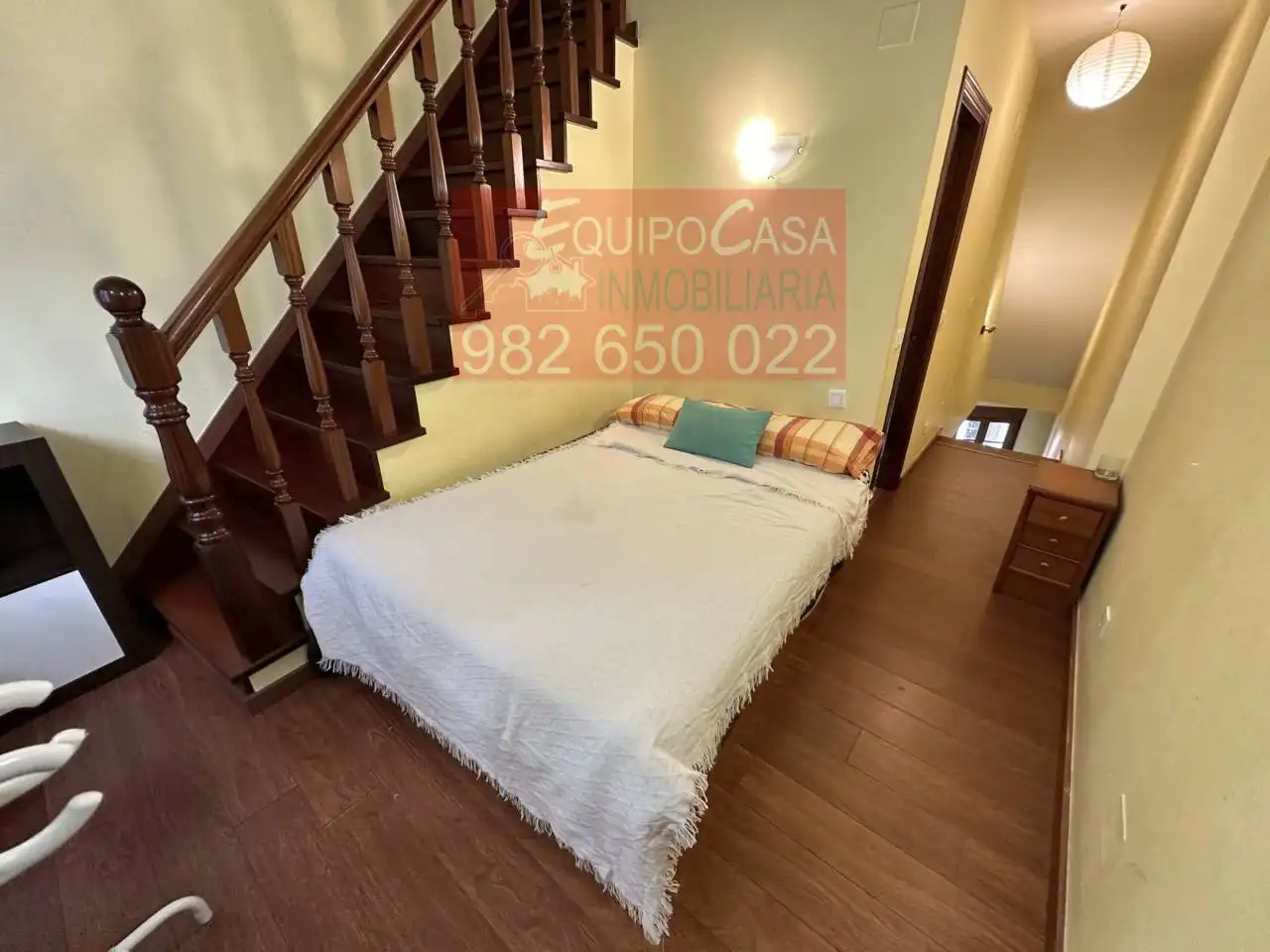 Habitación de Casa adosada en venta en Lugo con Calefacción, Parquet y Amueblado