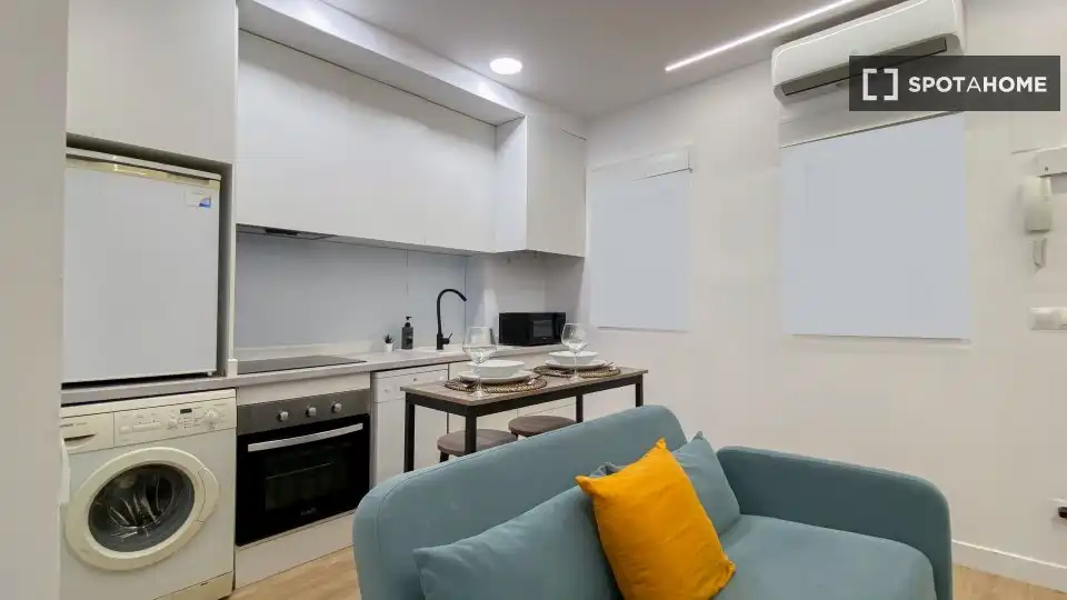 Küche von Wohnung zur Miete in Madrid mit Klimaanlage, Heizung und Möbliert
