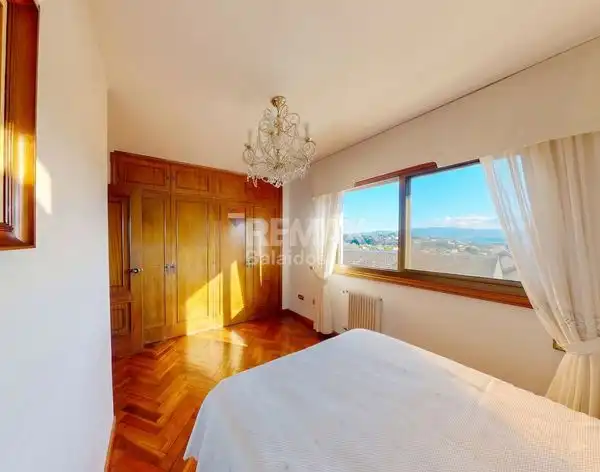 Habitación de Casa o chalet en venta en Vigo  con Calefacción, Jardín privado y Parquet