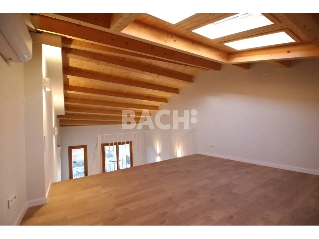 Sala d'estar de Dúplex en venda en Vic amb Aire condicionat, Calefacció i Parquet
