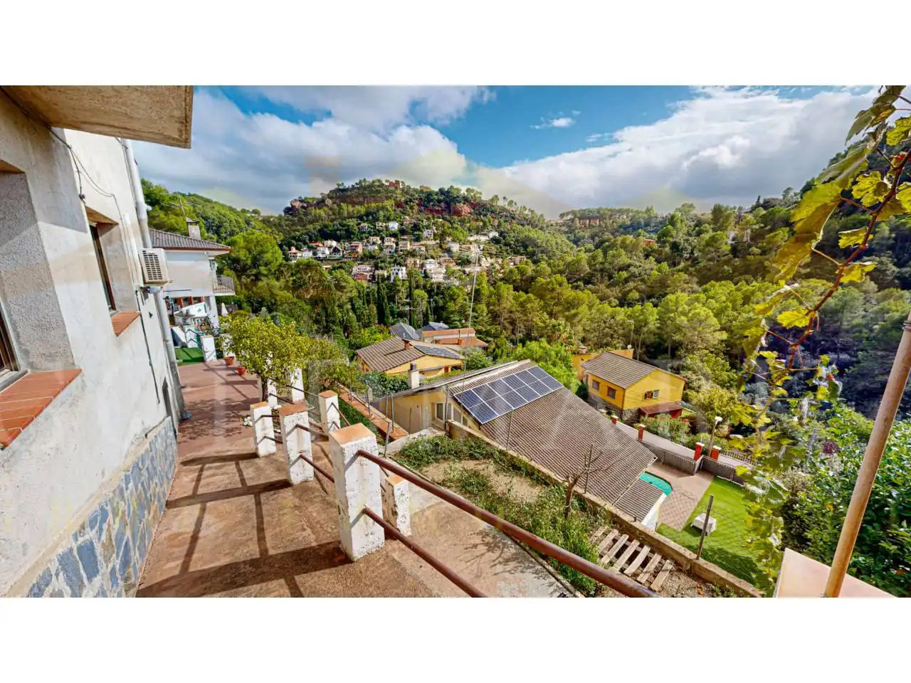 Vista exterior de Casa o chalet en venta en Corbera de Llobregat con Aire acondicionado, Calefacción y Jardín privado