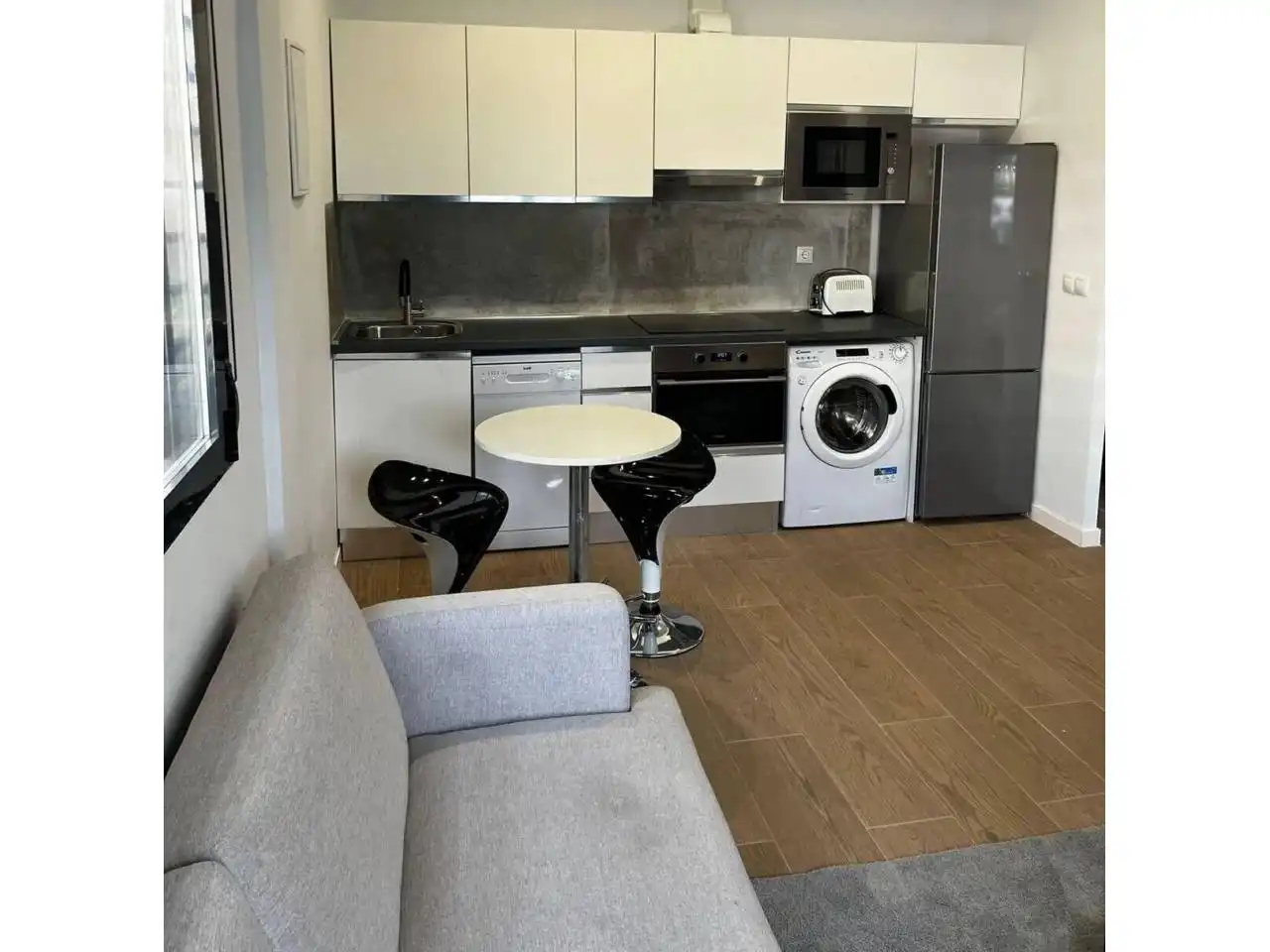 Cuina de Estudi en venda en Barcelona amb Aire condicionat, Moblat i Alarma