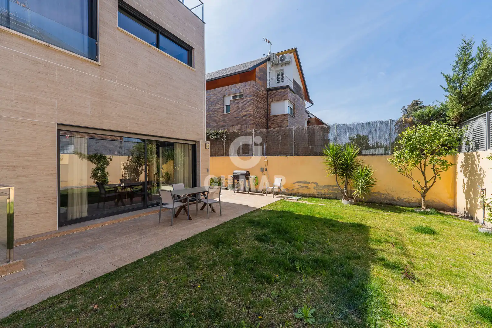 Garten von Einfamilien-Reihenhaus zum Verkauf in Pozuelo de Alarcón mit Heizung und Privatgarten