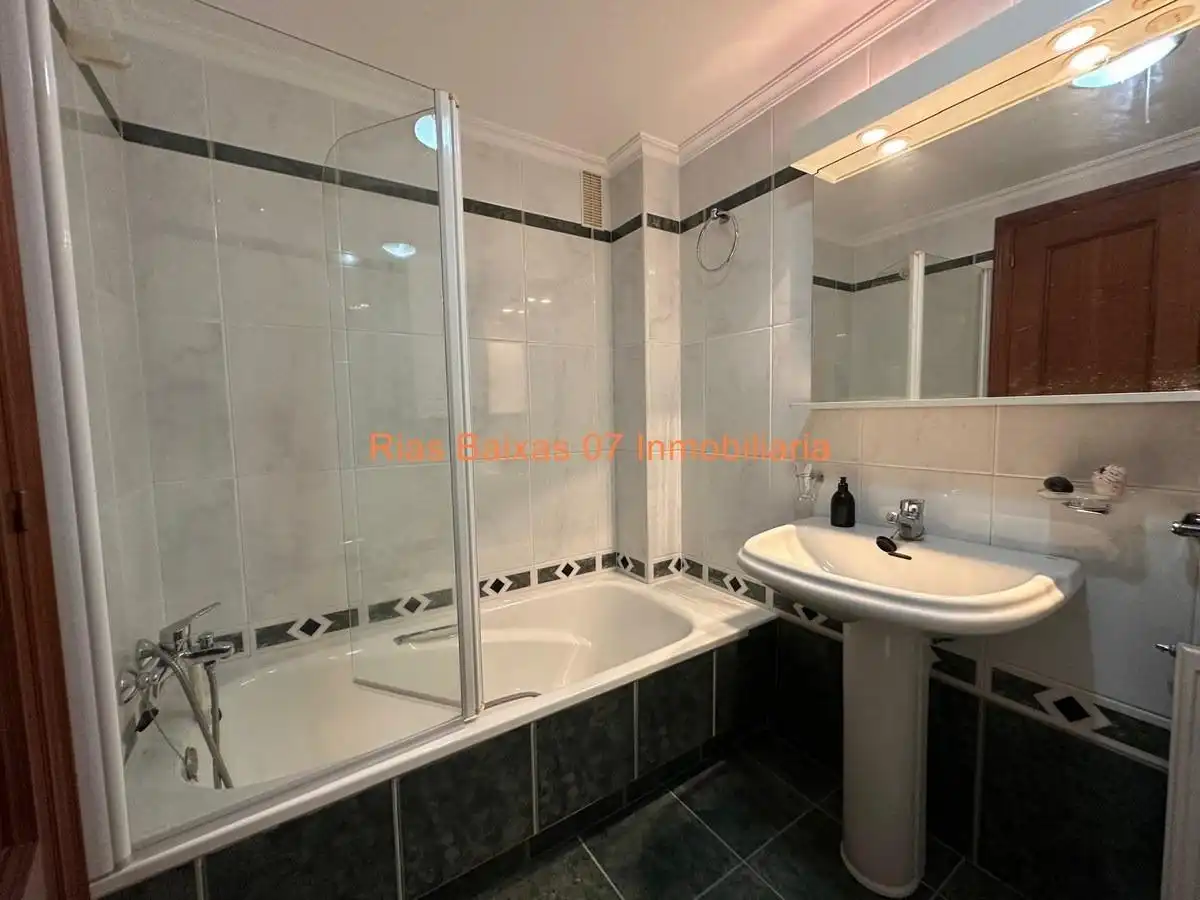 Baño de Piso en venta en Vigo  con Calefacción
