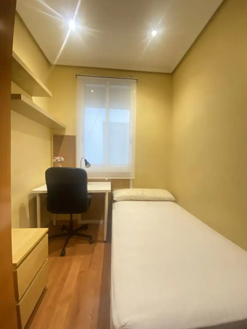 Bedroom of Flat for rent in Madrid  with Heating, Furnished and Internet