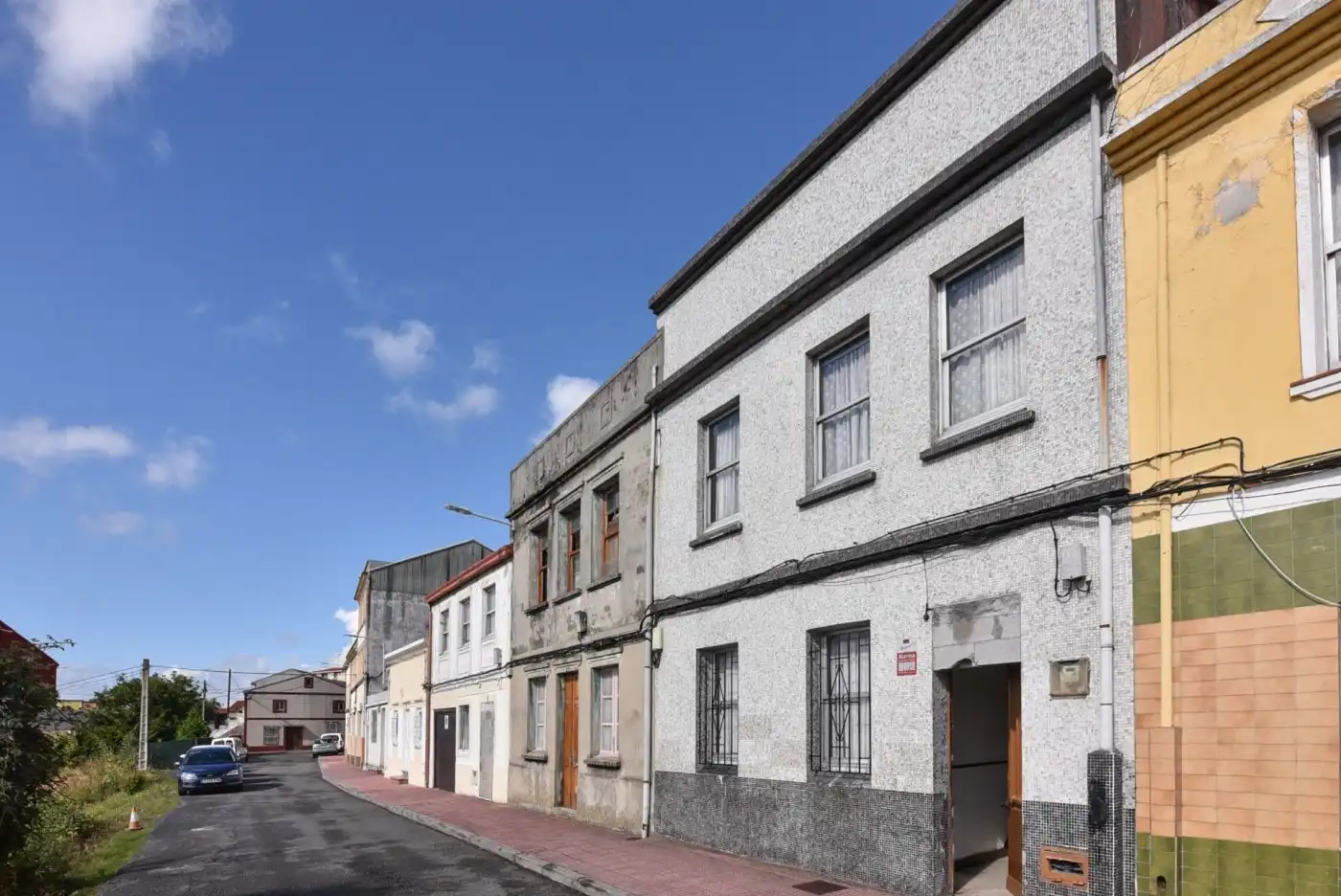 Vista exterior de Casa o xalet en venda en A Coruña Capital  amb Jardí privat, Traster i Alarma