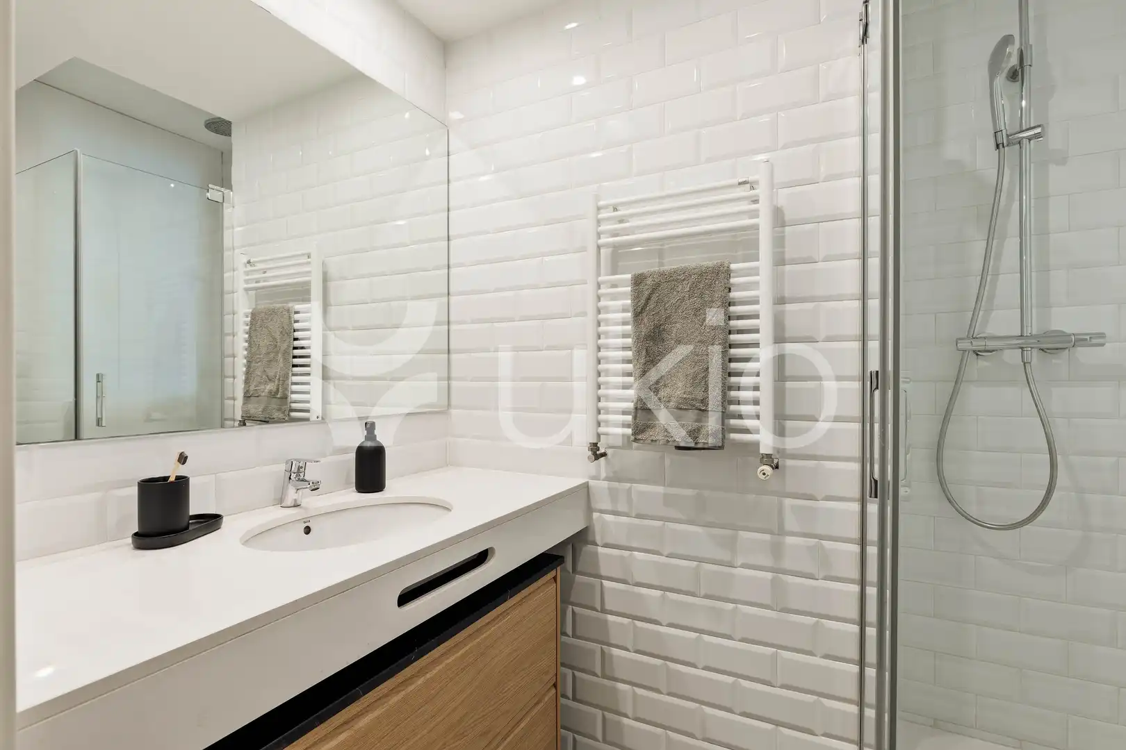 Bany de Apartament de lloguer en Barcelona amb Aire condicionat, Calefacció i Moblat