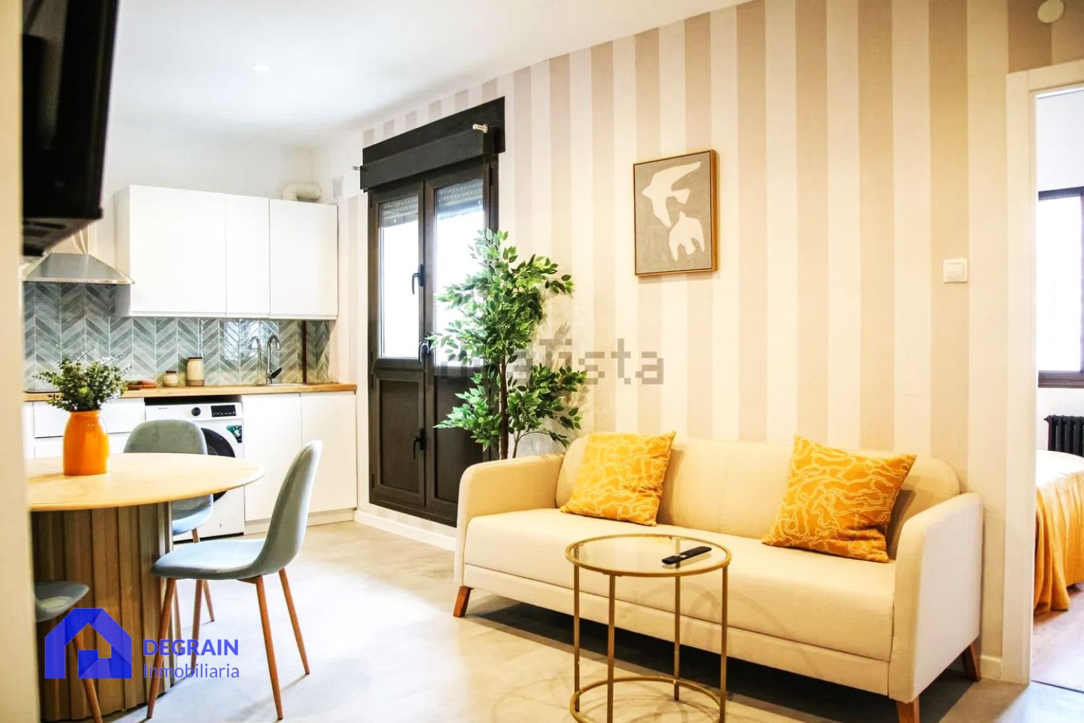 Sala d'estar de Pis en venda en Oviedo  amb Calefacció, Terrassa i Traster