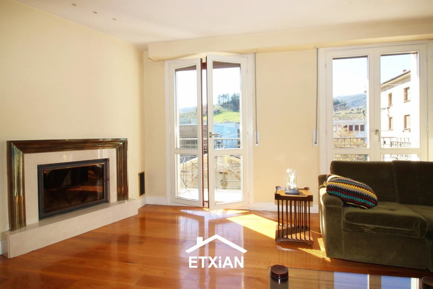 Sala de estar de Piso en venta en Oñati con Calefacción, Trastero y Balcón