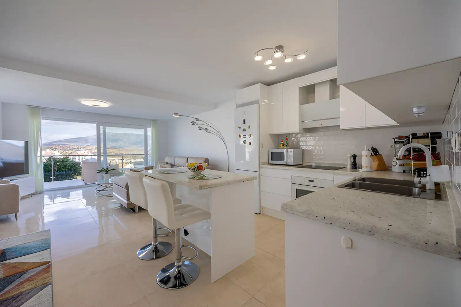Küche von Erdgeschoss zum Verkauf in Mijas mit Klimaanlage, Terrasse und Schwimmbad