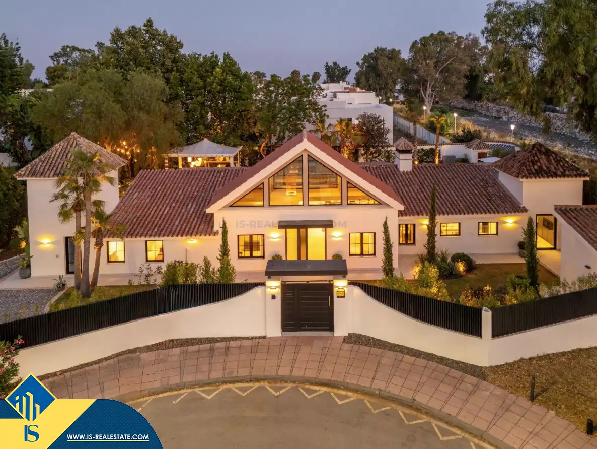 Chalet con piscina en venta en Nueva Andalucía, imagen 2