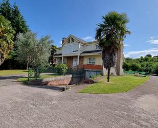 Vista exterior de Casa o xalet en venda en Ponferrada amb Terrassa i Piscina