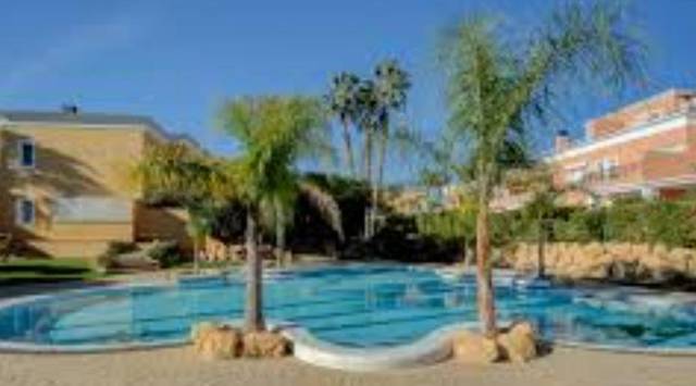 Casa adosada en Alquiler en Avenida Avenida del Pintor Pérez Gil en Alicante Golf