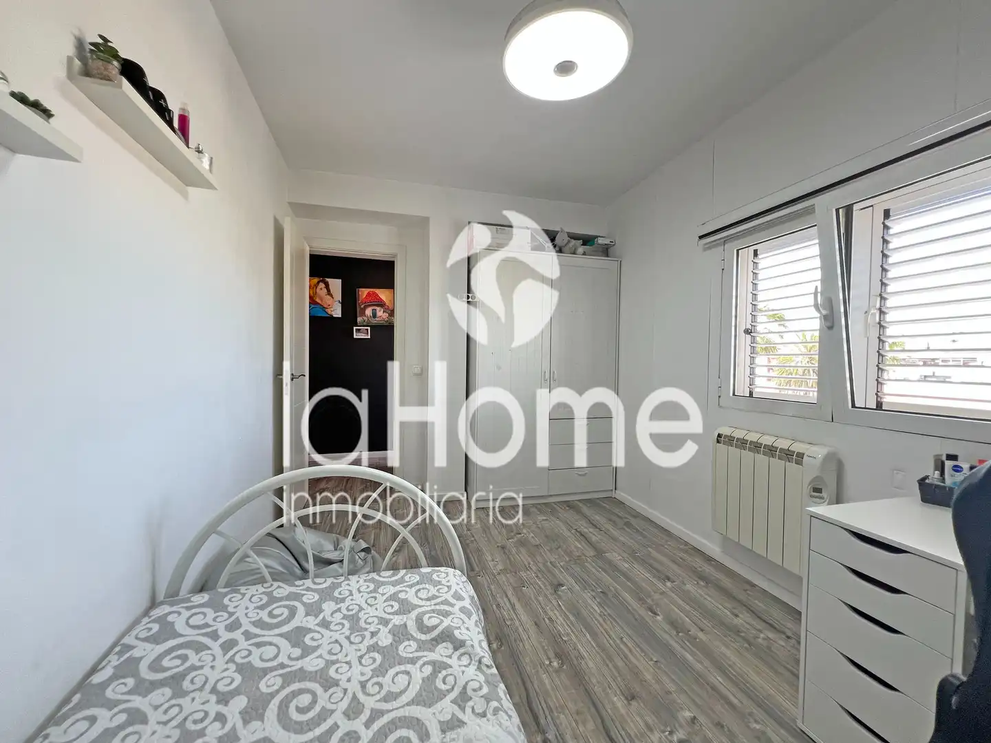 Schlafzimmer von Wohnung zum Verkauf in La Pobla de Vallbona mit Klimaanlage, Heizung und Parkett