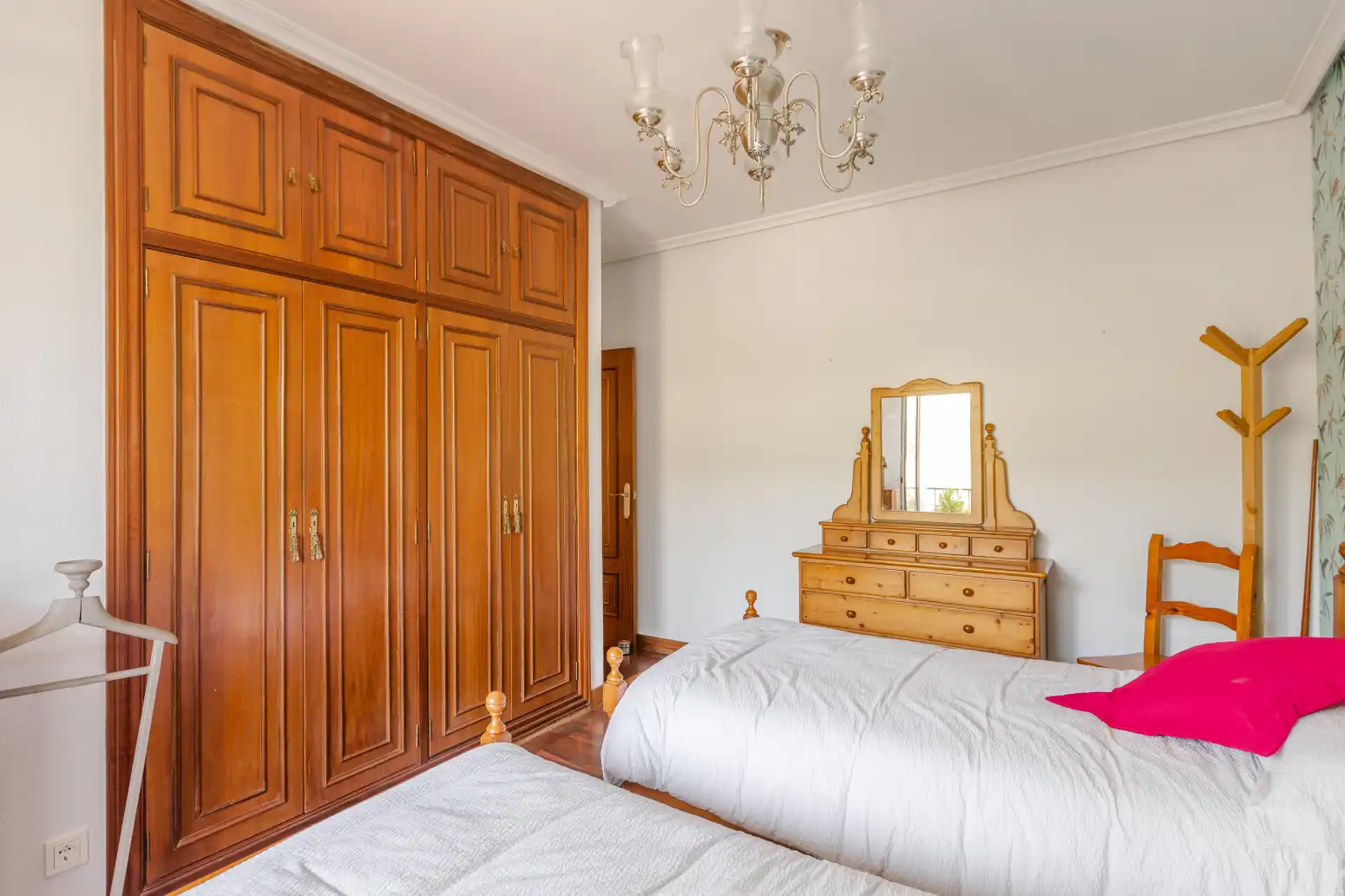 Dormitori de Casa adosada en venda en Ezcabarte amb Calefacció, Jardí privat i Parquet