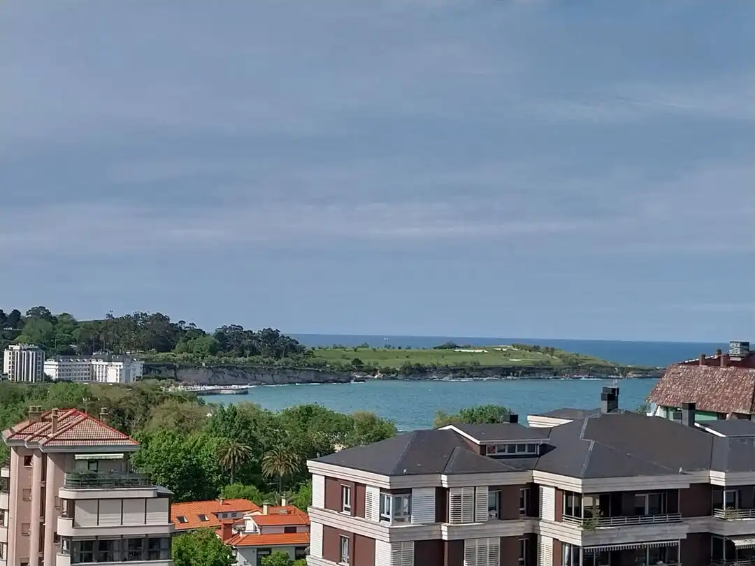 Außenansicht von Wohnung zur Miete in Santander mit Heizung und Privatgarten