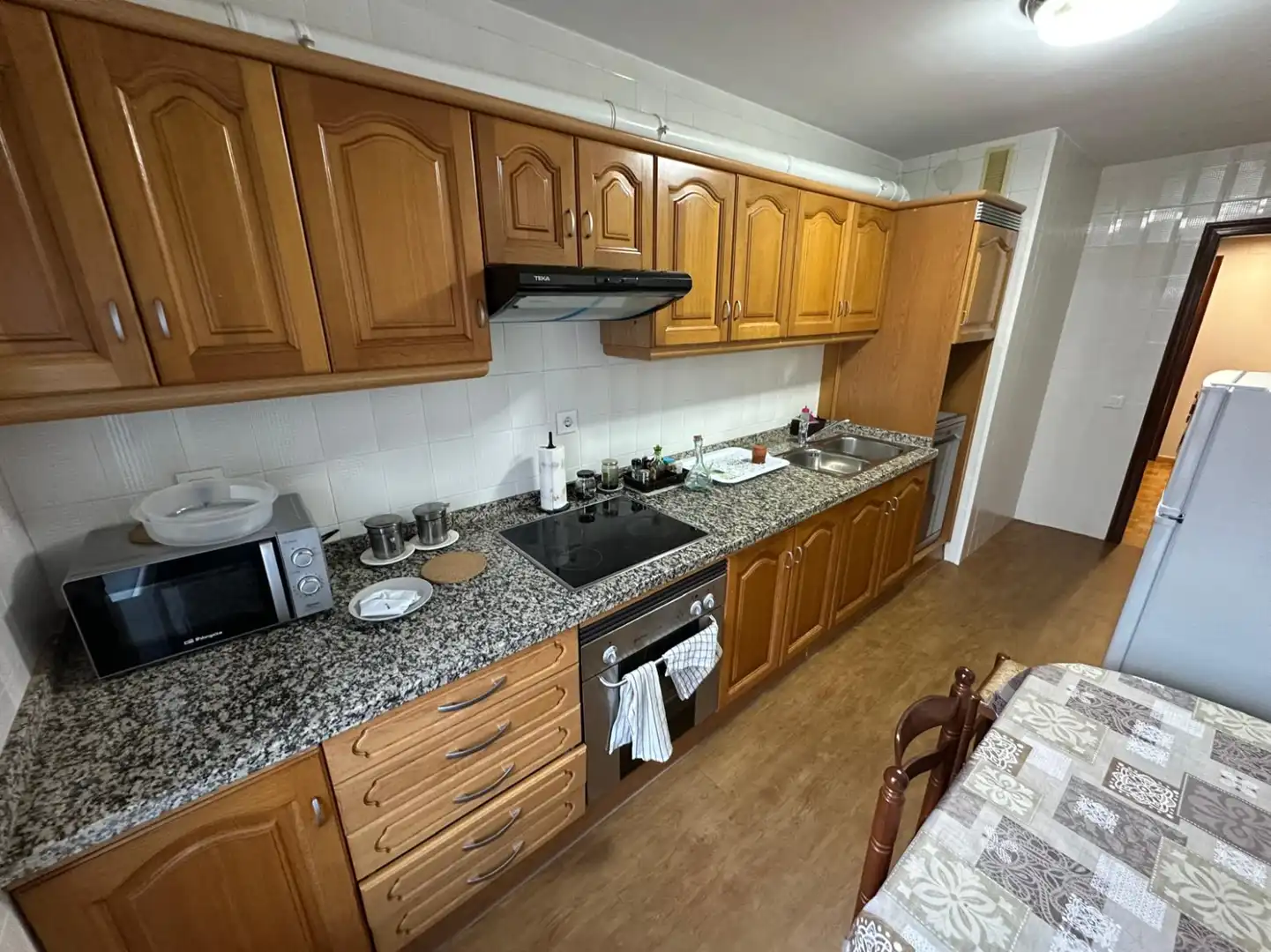 Cuina de Pis en venda en Oviedo  amb Calefacció, Parquet i Traster