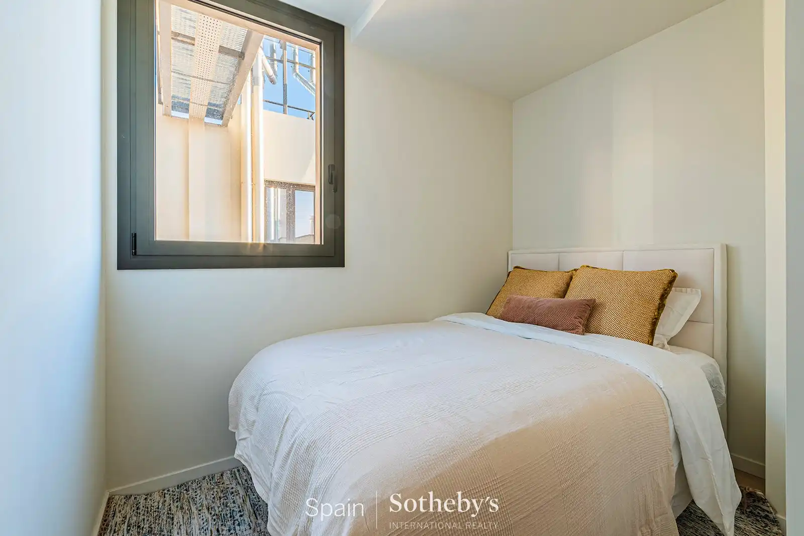 Schlafzimmer von Maisonette zum Verkauf in Barcelona mit Klimaanlage und Heizung