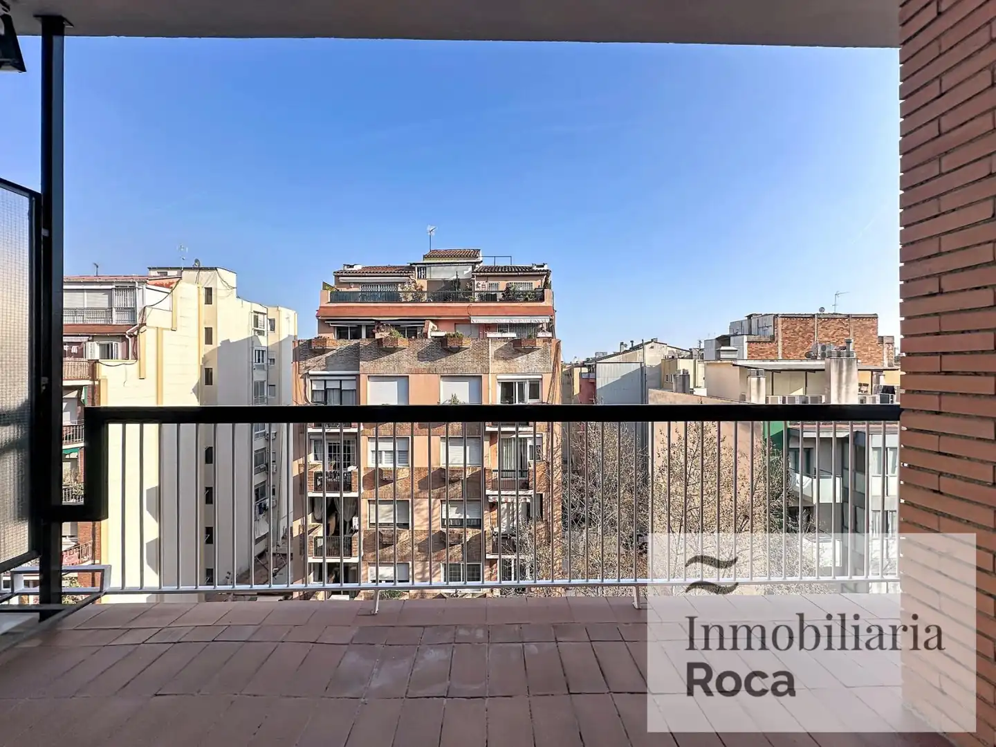 Vista exterior de Apartament en venda en Barcelona amb Balcó