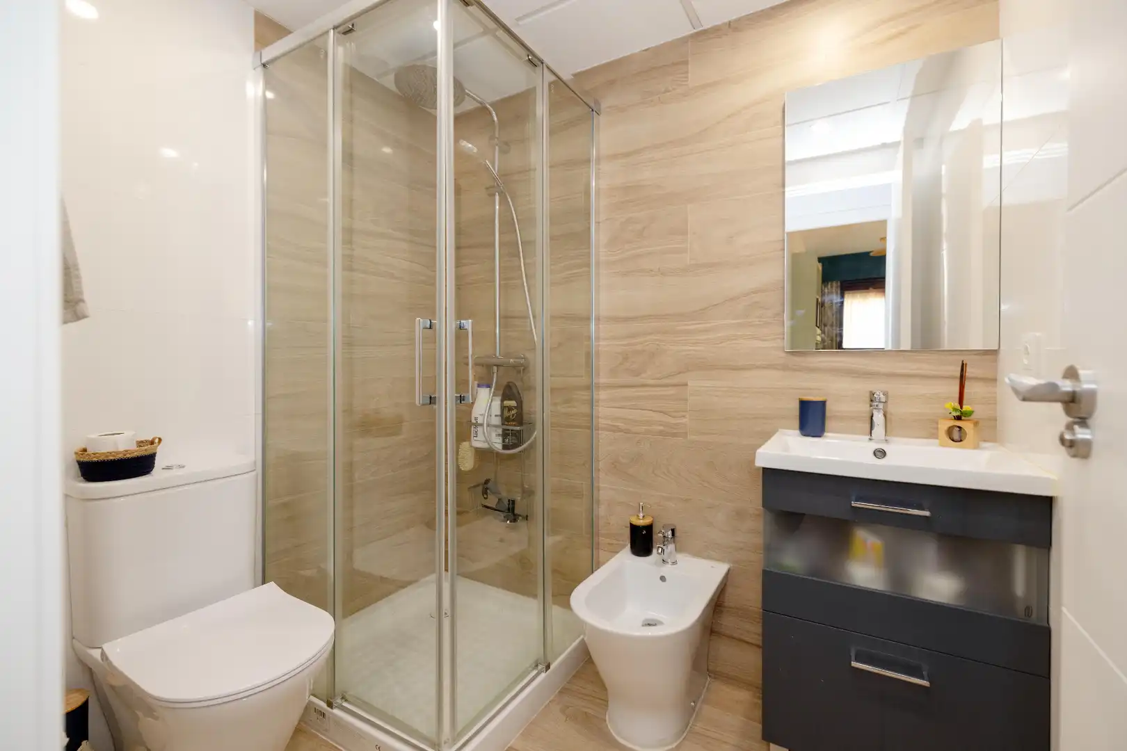 Bathroom of Ground floor for sale in Marbella  with Air Conditioner, Heating and Private garden