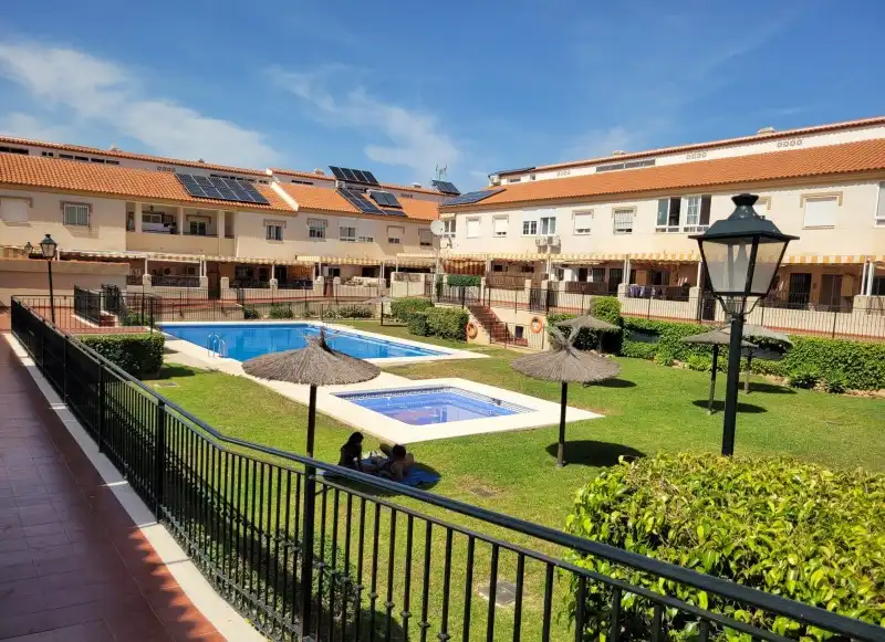 Casa adosada en venda a Calle Mar del Norte, 77, Jardines de Alhaurín - Huerta Alta - Fuensanguínea
