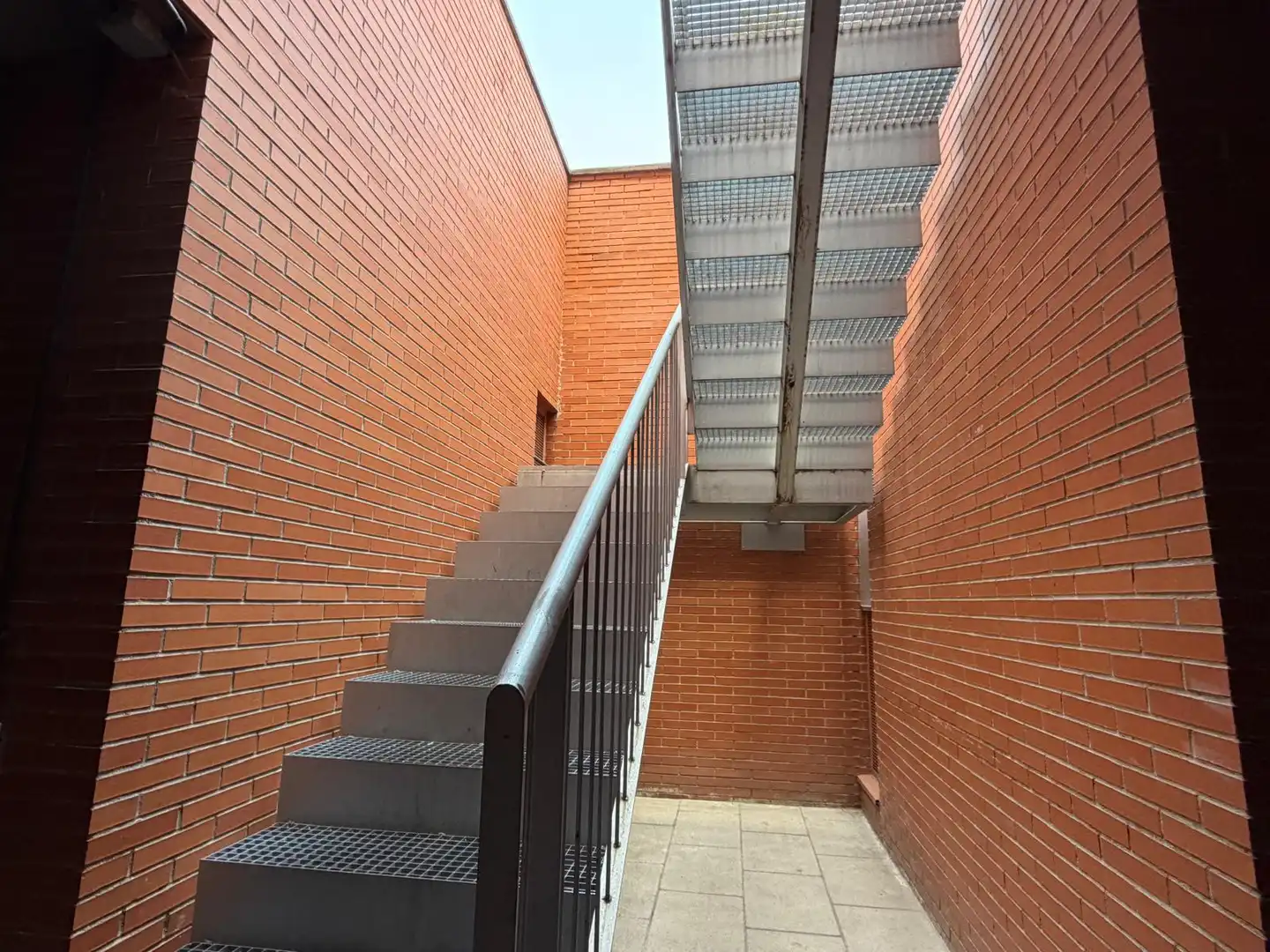 Vista exterior de Pis en venda en Alcalá de Henares amb Aire condicionat, Calefacció i Traster