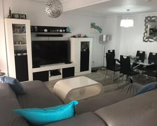 Sala d'estar de Casa o xalet en venda en Orihuela amb Aire condicionat i Terrassa