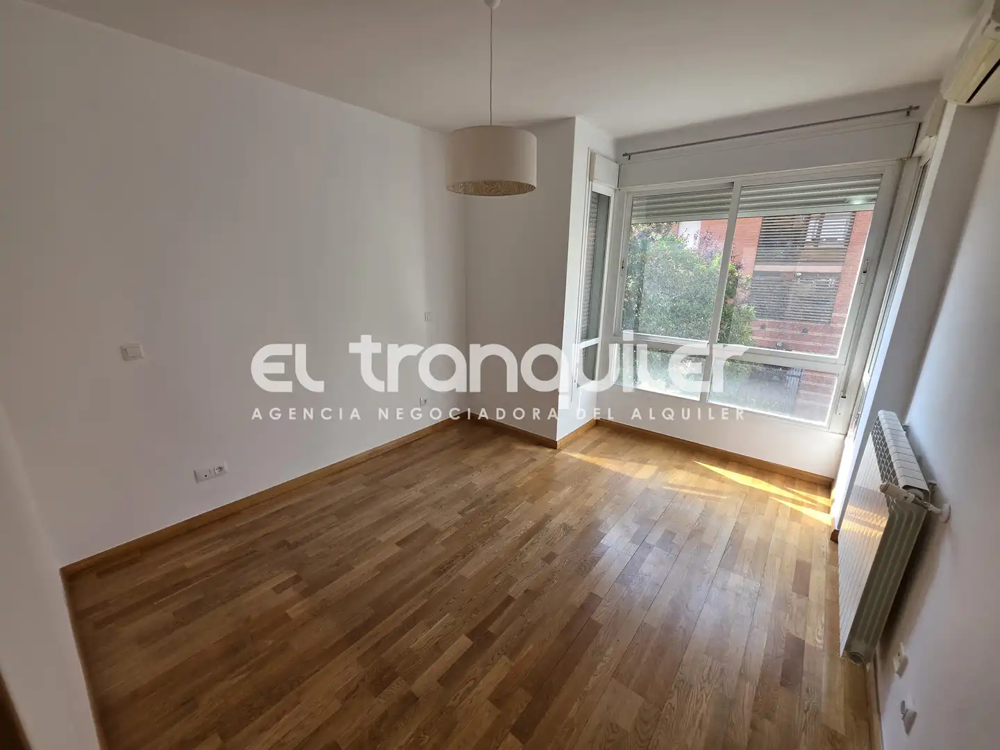 Sala d'estar de Pis de lloguer en Madrid amb Aire condicionat, Parquet i Piscina
