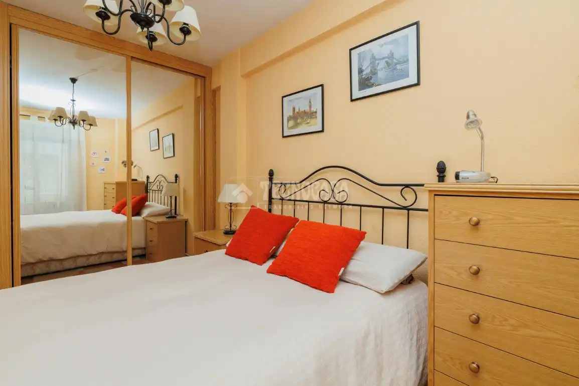 Bedroom of Flat for sale in Madrid  with Air Conditioner and Heating